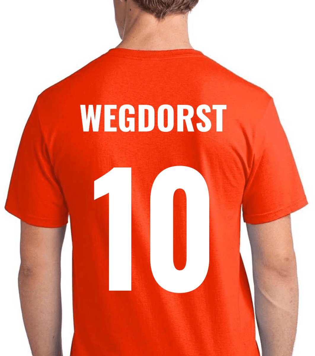 Oranje voetbal EK/WK-shirt met rugtekst Wegdorst + NL Leeuw op borst (wit) | Maat S | Oranje Koningsdag shirt - Oranje EK/WK-shirt Dames en Heren- Grappig Oranje shirt | Incl. 2 jaar garantie
